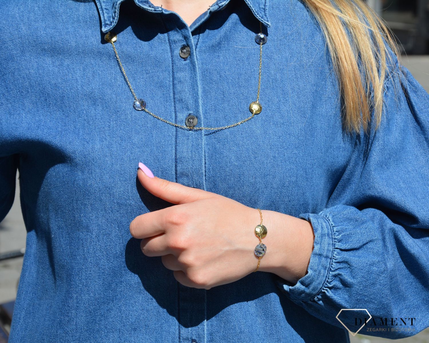 Bransoletka srebrna damska gnieciona blaszka i cyrkonia 'Gwiazda' B RM 24140. Bransoletka na delikatnym łańcuszku z dwoma elementami ozdobnymi. Delikatna i zarazem uniwersalna 1.jpg